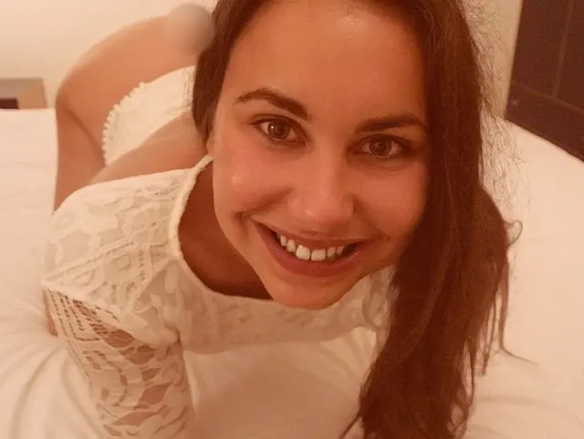 Vorschau aus Fisting: Unglaublich! Als Teenie-Brautjungfer im Urlaub „gefistet“ !