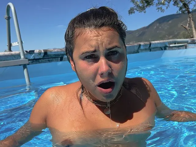 Vorschau aus POV: OMG! ICH MUSS so viel Wasser und SPERMA schlucken! Unterwasser notgeilen Schwanz geblasen
