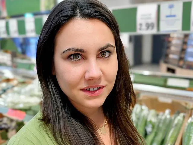 Vorschau aus Gegenstände einführen: Perverses Einkaufen mit Daddy! Popo aufgerissen und wund gefickt.