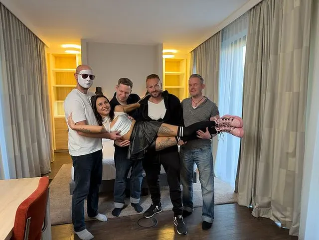 VENUS-MYSTERIE-UNCUT. GANGBANG MIT dem große unbekannten SCHWANZ im weißer MASKE!