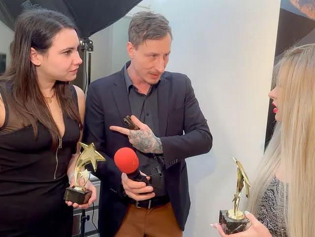 Leidenschaftliche PREMIERE! Totale Ekstase, nach der Gala. Vom Reporterteam komplett zerfickt!