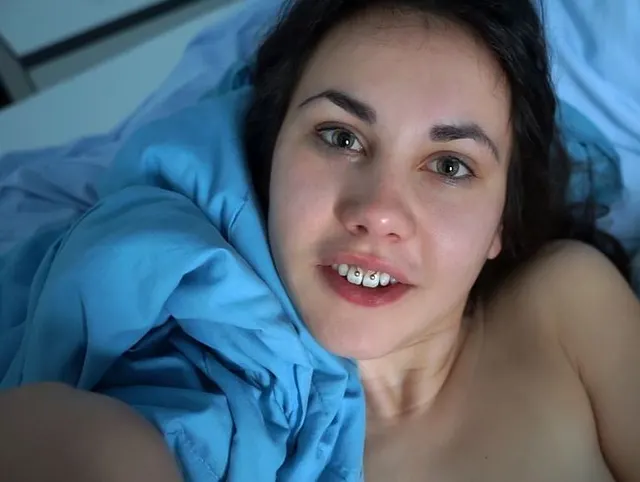 Ganz privater guten Morgensex! Ich lasse mir nach dem Aufwachen erstmal mein Löchlein stopfen!